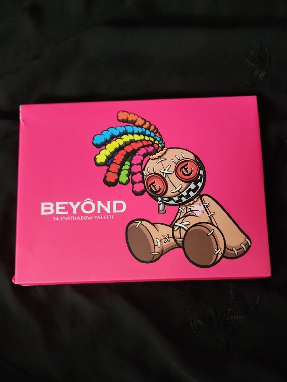 Beyond 25-Color Pink Eyeshadow Palette - Neutral & Shimmer Shades - Picture 5 of 7